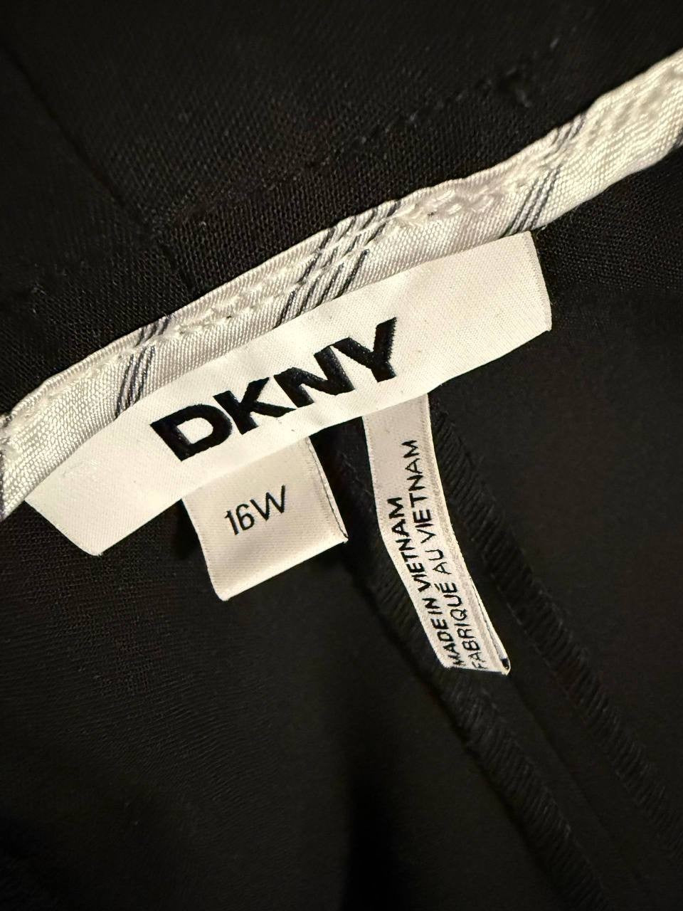 DKNY Modern Fit Flat‑Front Trousers – Size 16W – Black – NWT