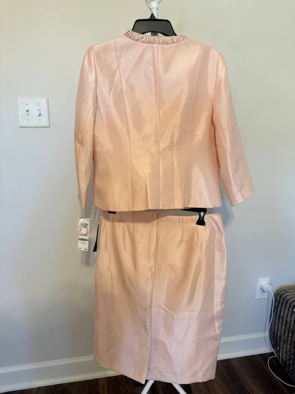 Le Suit Women’s Suit – Size 12P – NWT – $265