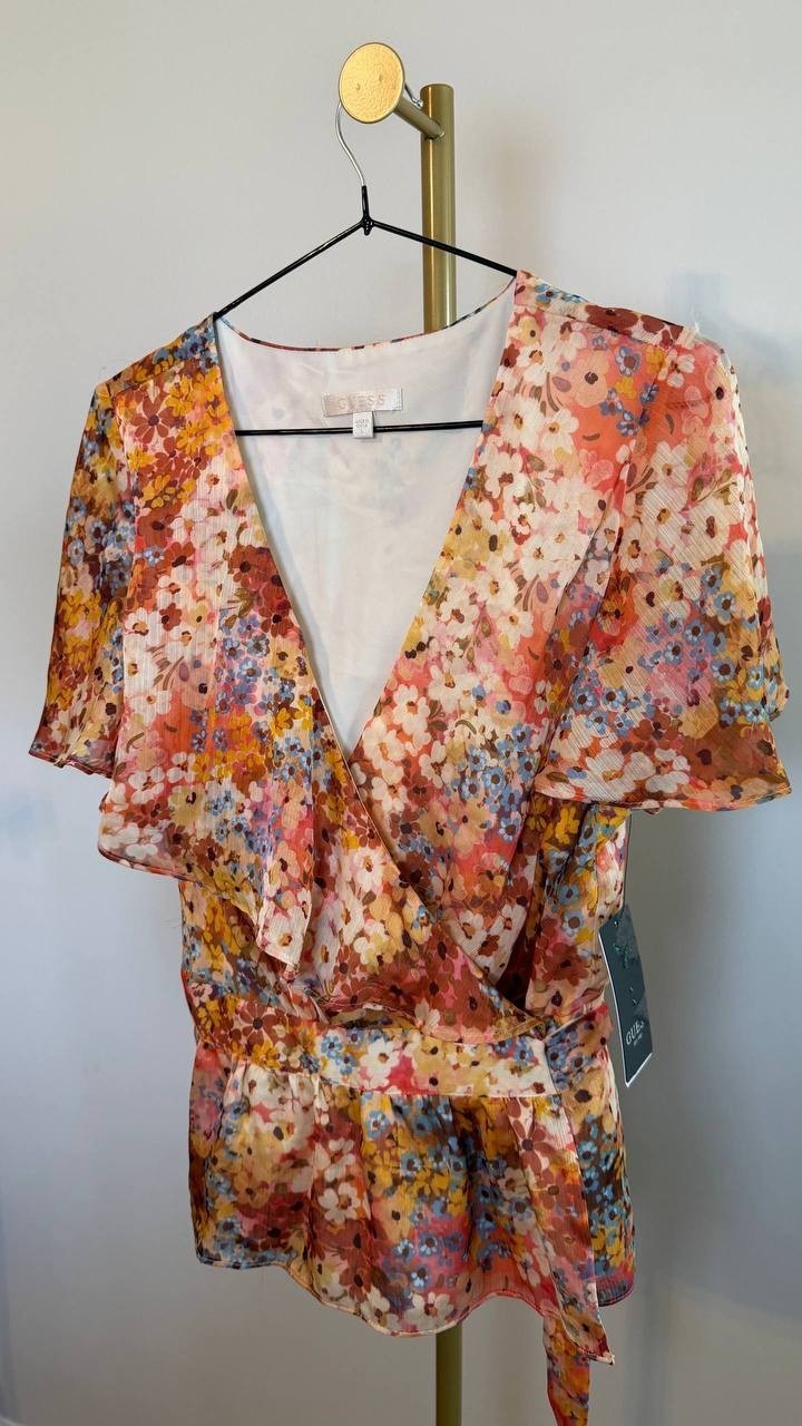 GUESS Women’s Ferra Wrap Top Daisy Peplum SizeL NWT(damaged on the shoulder)mult