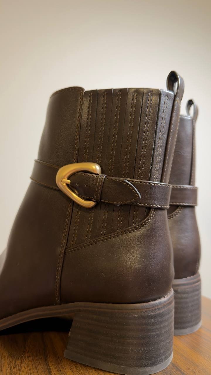 DV Dolce Vita  Chelsea Booties  Dark  Brown  9  New  $89