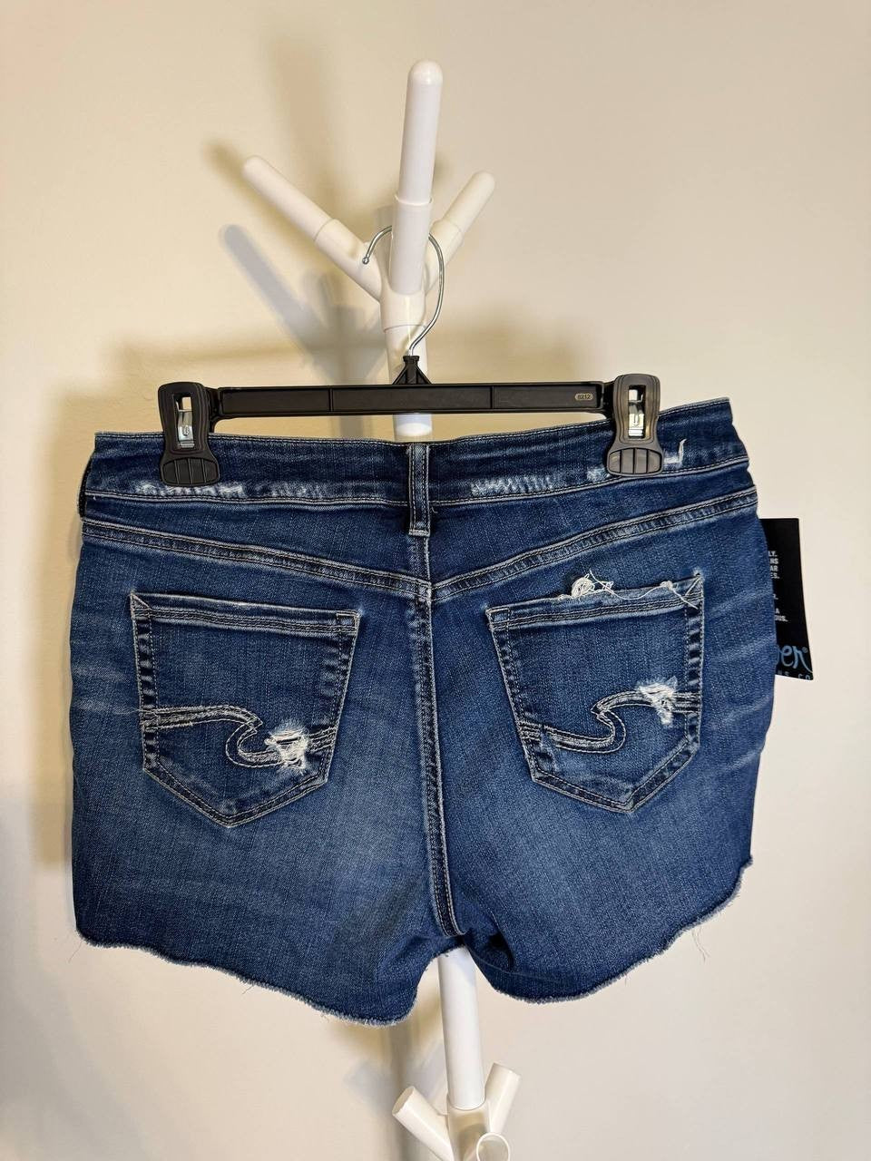 Silver Jeans Co. Elyse Stretch Shorts – Size 26W – NWT