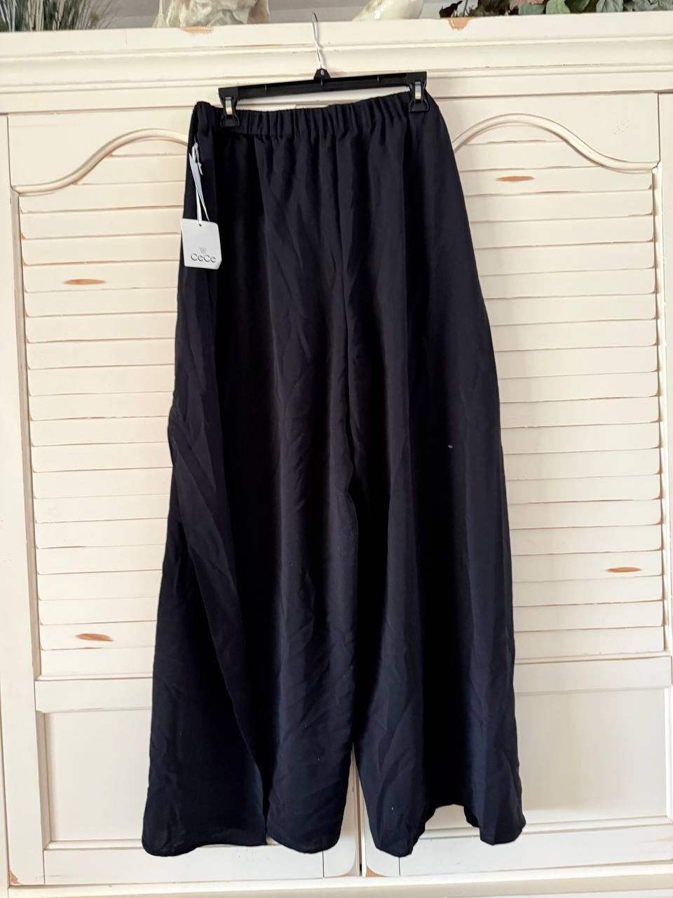 CeCe Flowy Wide Leg Side Zip Pants Black Size L NWT $89 – Chic Comfort