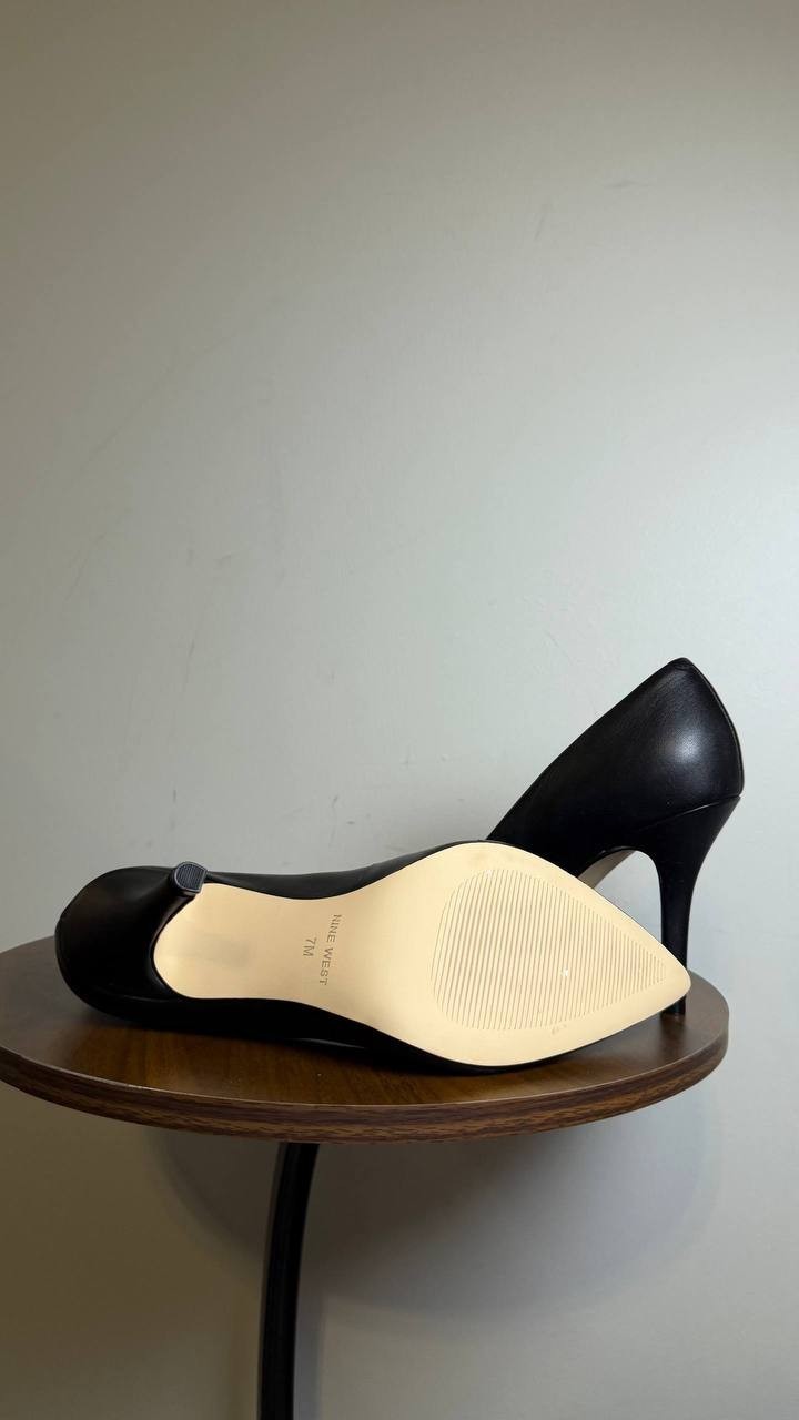Nine West Black Leather Pumps 7M New in Box MSRP $99