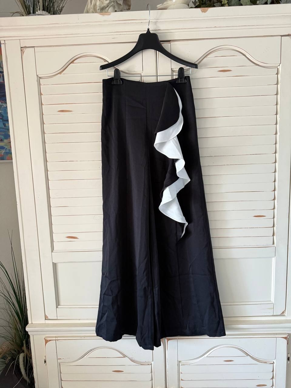 BEULAHSTYLE Black Wide-Leg Pants w/ White Ruffle Size M NWT $218