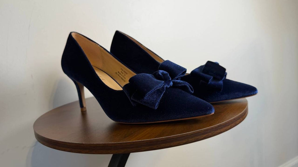 Journee Collection Crystol Pumps 7.5 Navy Velvet Bow Detail NIB