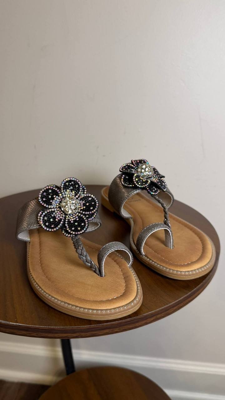 GC Shoes Blossom Flower Toe Ring Flat Sandals Silver 6.5 NWB $55