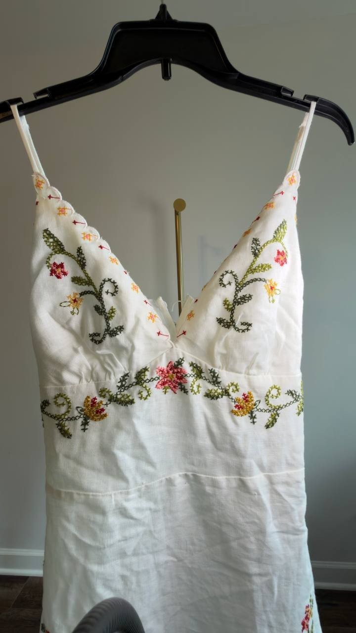 FARM Rio Off‑White Flower Embroidery Asymmetric Hem Midi Dress L NWT