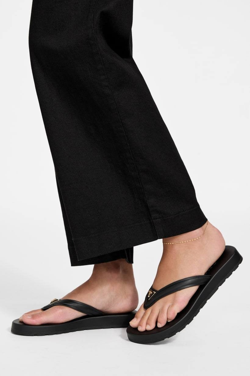 Guess Flip Flop Sandals Black 8 M Pre-Owned Excellent $49.00