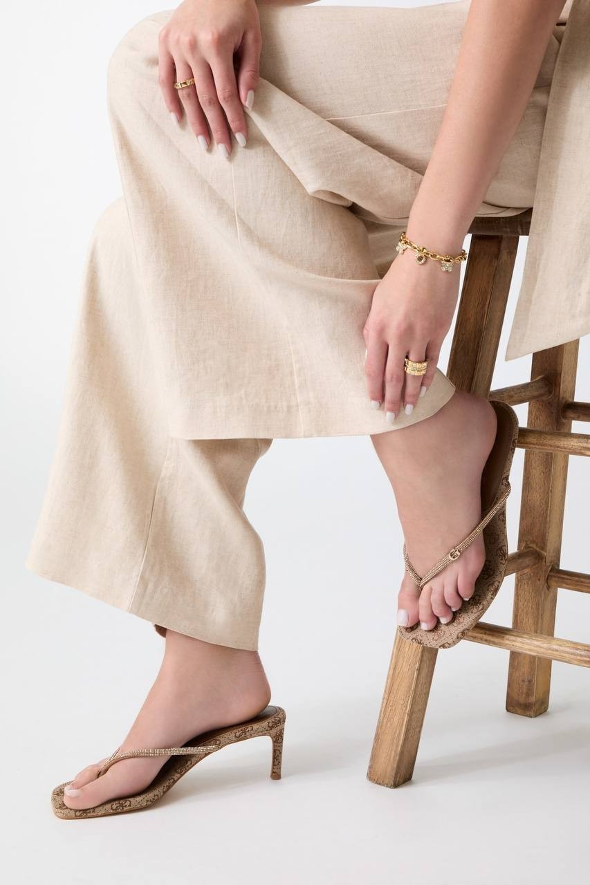 Guess  Thong  Dress  Sandals  Beige  8.5M  New  $99