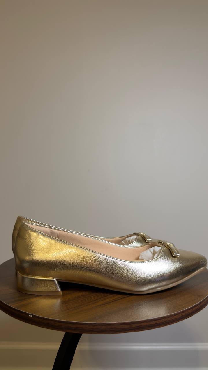 Clarks   Toe  Dress  Flats  Gold  Metallic  9W   New  With  Box  $100