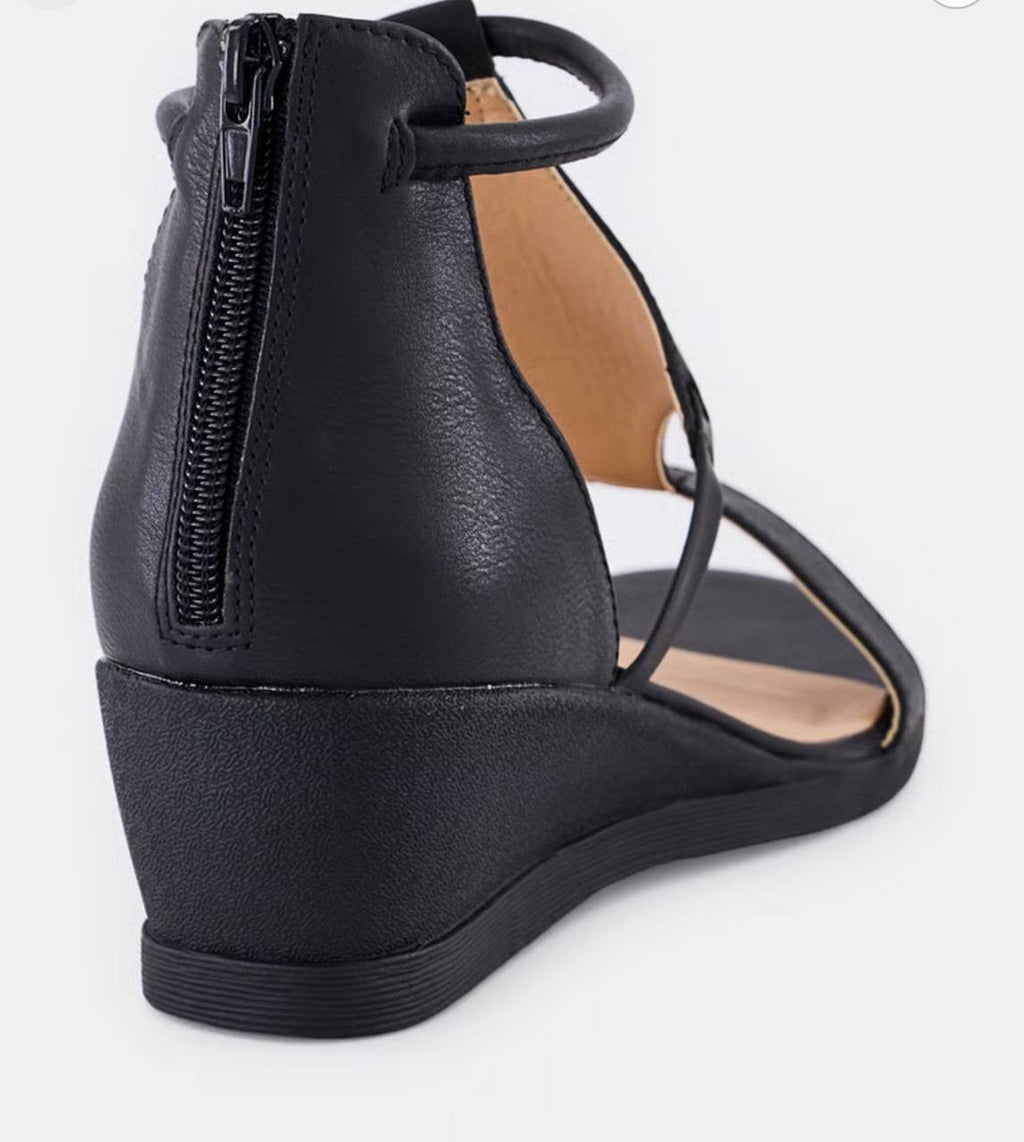 Journee Trayle Wide Wedge Sandals Black Faux Leather Zip Closure Womens 8.5