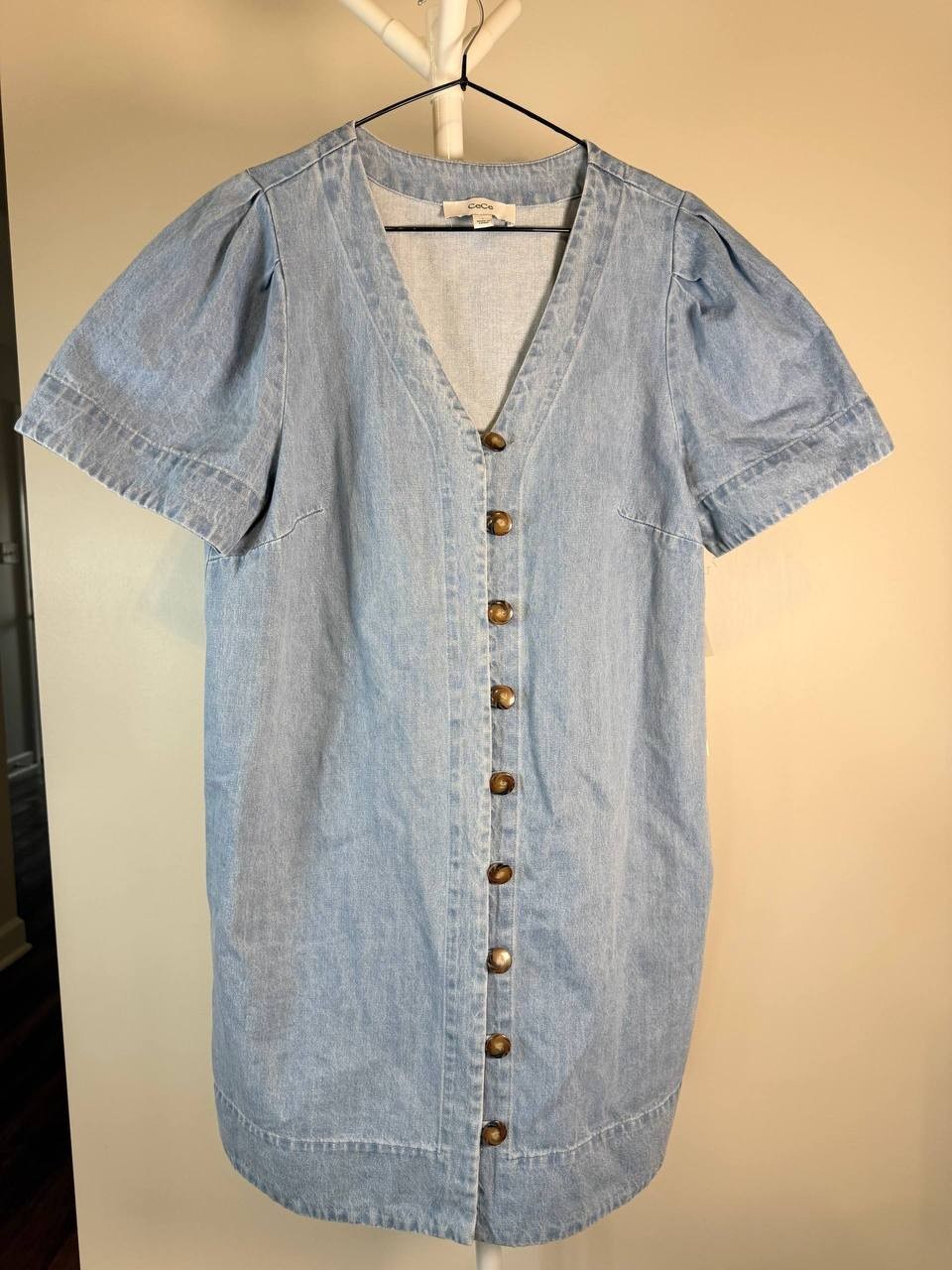 CeCe Button‑Front Denim Dress – Light Wash – Size L – 100% Cotton – NWT–MSRP$119