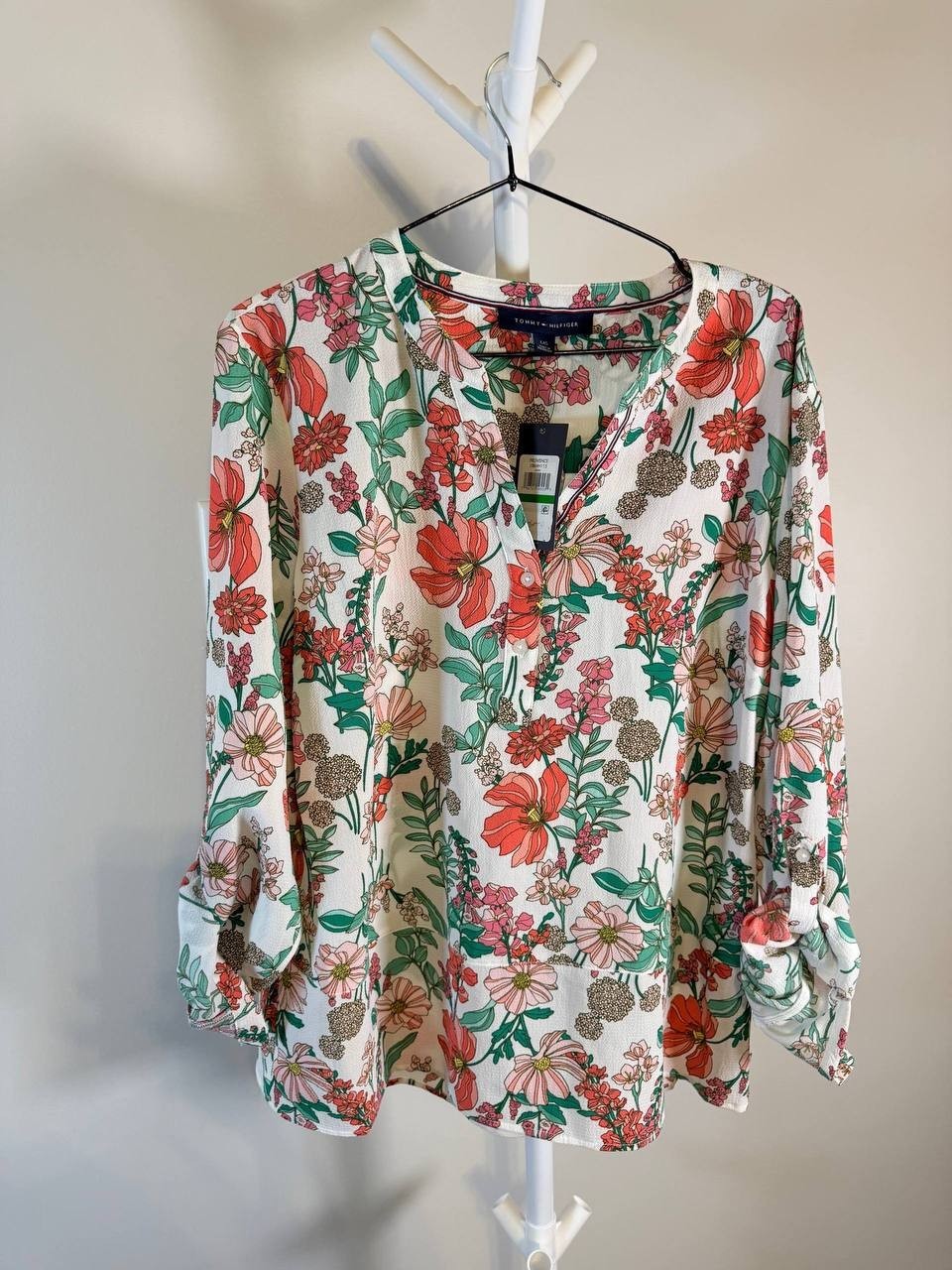 Tommy Hilfiger Floral Split‑Neck Top – Size M – NWT – $79.50