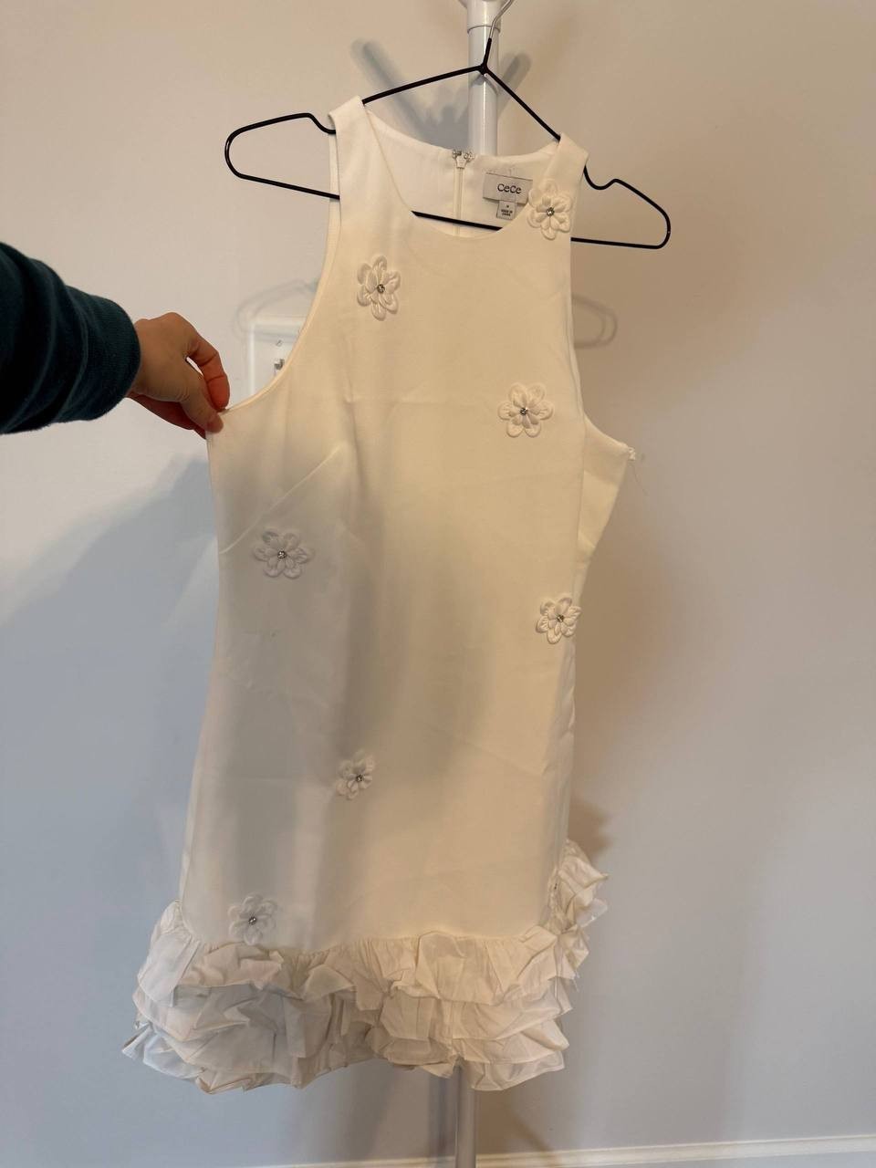 CeCe Sleeveless Ruffled‑Hem Sheath Dress White Size M NWOT MSRP$119