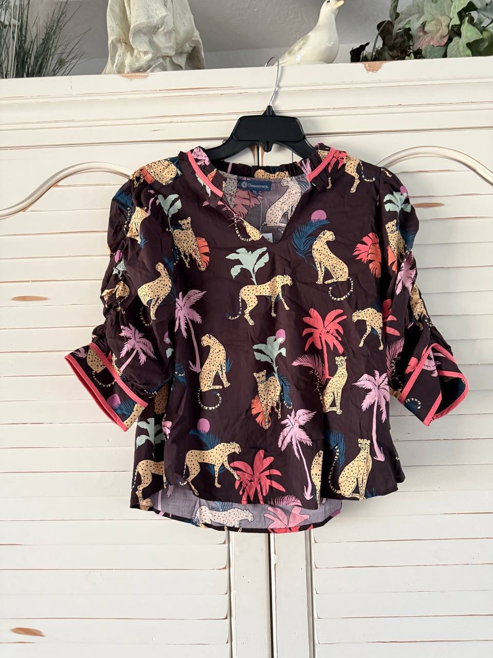 Democracy Top PS Petite Animal Palm Print Ruched Sleeve V-Neck NWT MSRP $78