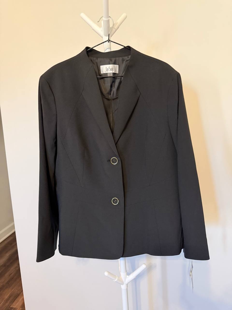 Le Suit Women’s  Blazer – Size 18 – Black – NWT –225$