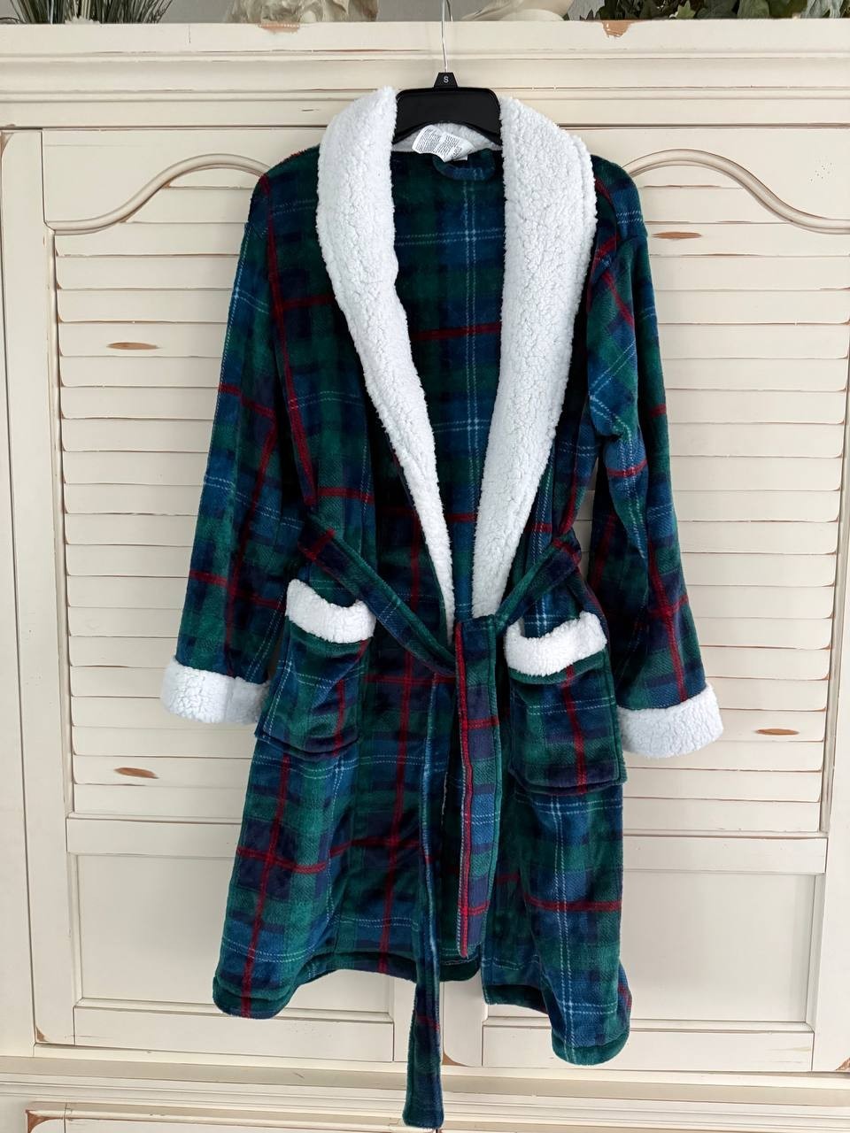 Holiday Lane Plush Printed Short Shawl Collar Robe Snowflake Size S/M