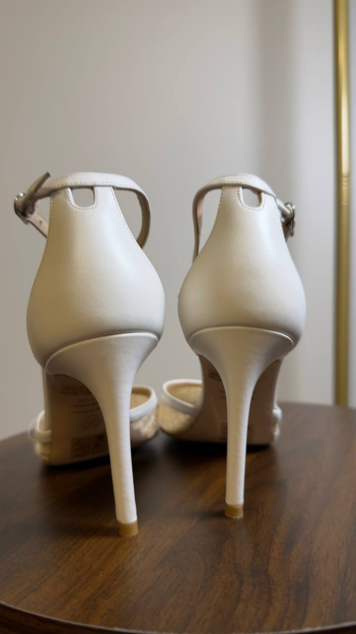 Stuart  Weitzman  Lace  Pumps  Blanco Beige  7.5B  Pre‑owned