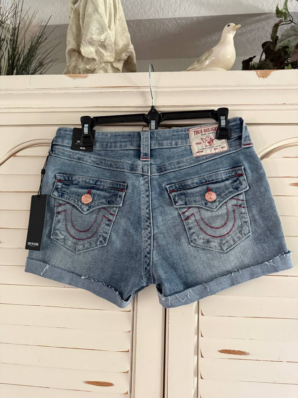 True Religion Jennie Mid Rise Rolled Short – California Poppy, Size 29