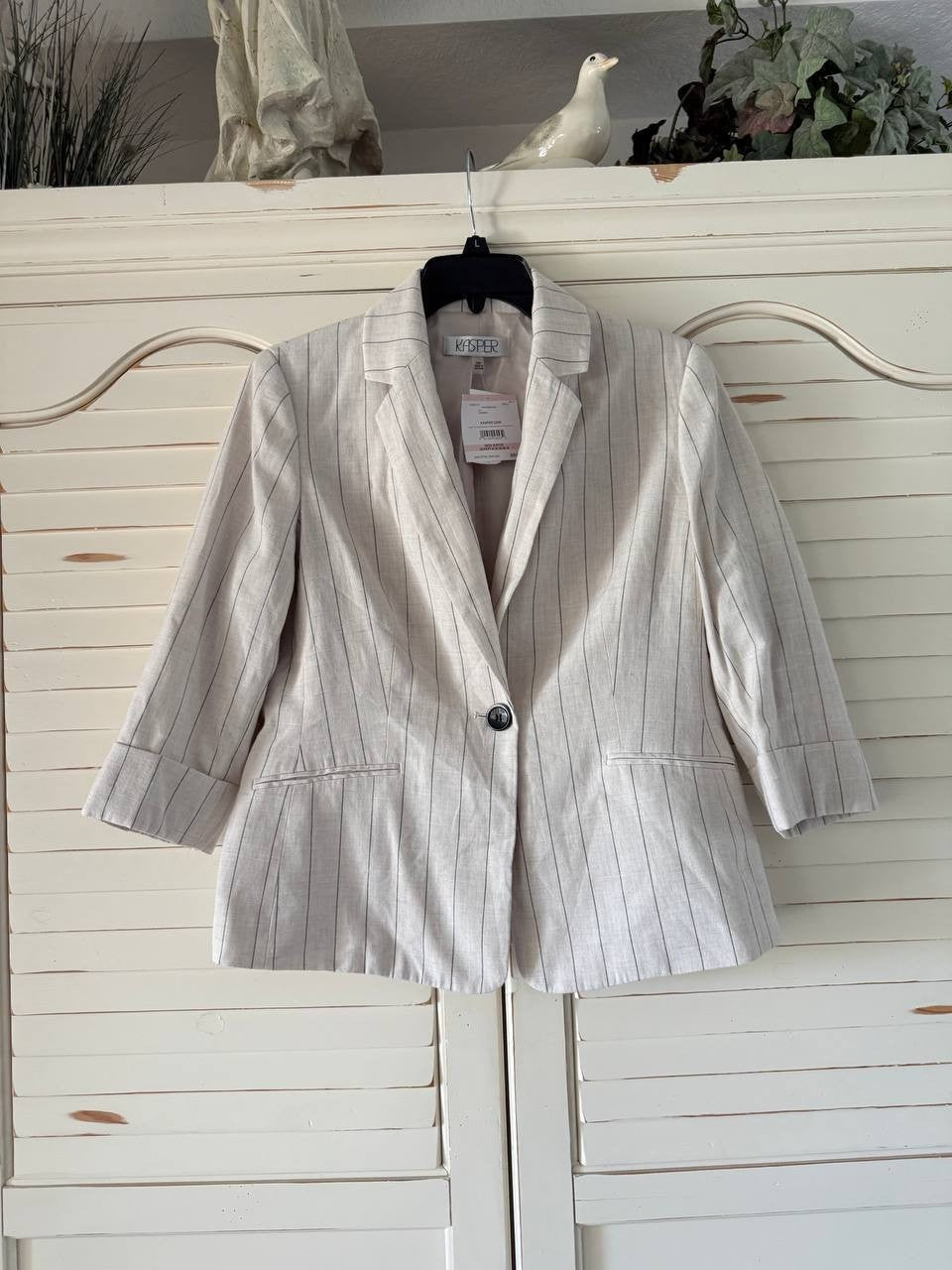 Kasper Pinstripe Notch Collar One-Button Blazer – Parchment/Black – Size 10P NWT