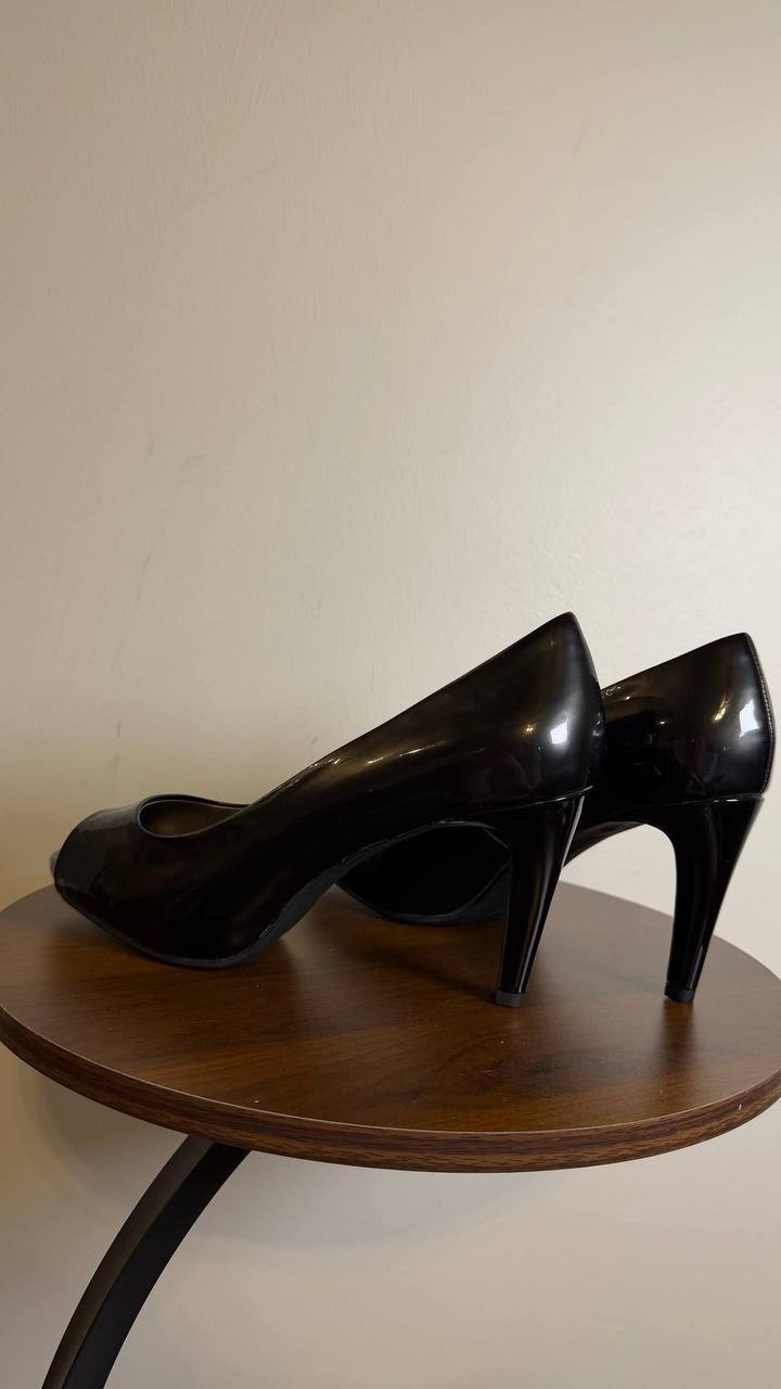 Bandolino Peep Toe Pumps 9.5W Black Faux Patent – New in Box MSRP $89