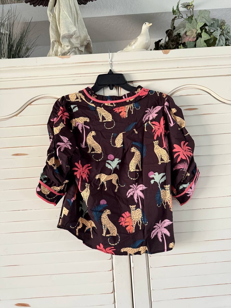 Democracy Top PS Petite Animal Palm Print Ruched Sleeve V-Neck NWT MSRP $78