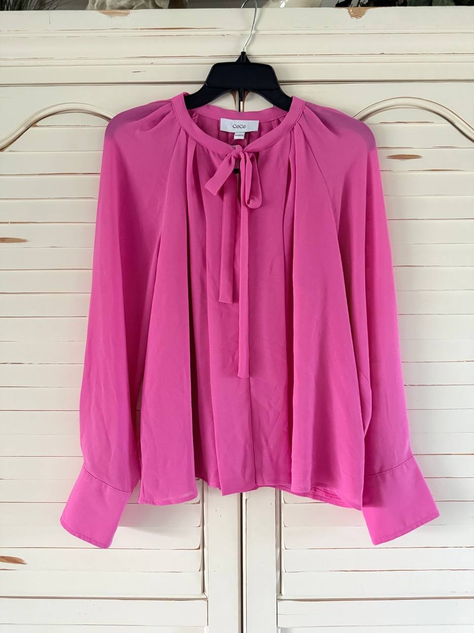 CeCe Pink Tie-Neck Pleated Blouse – Size L – Minor Snag