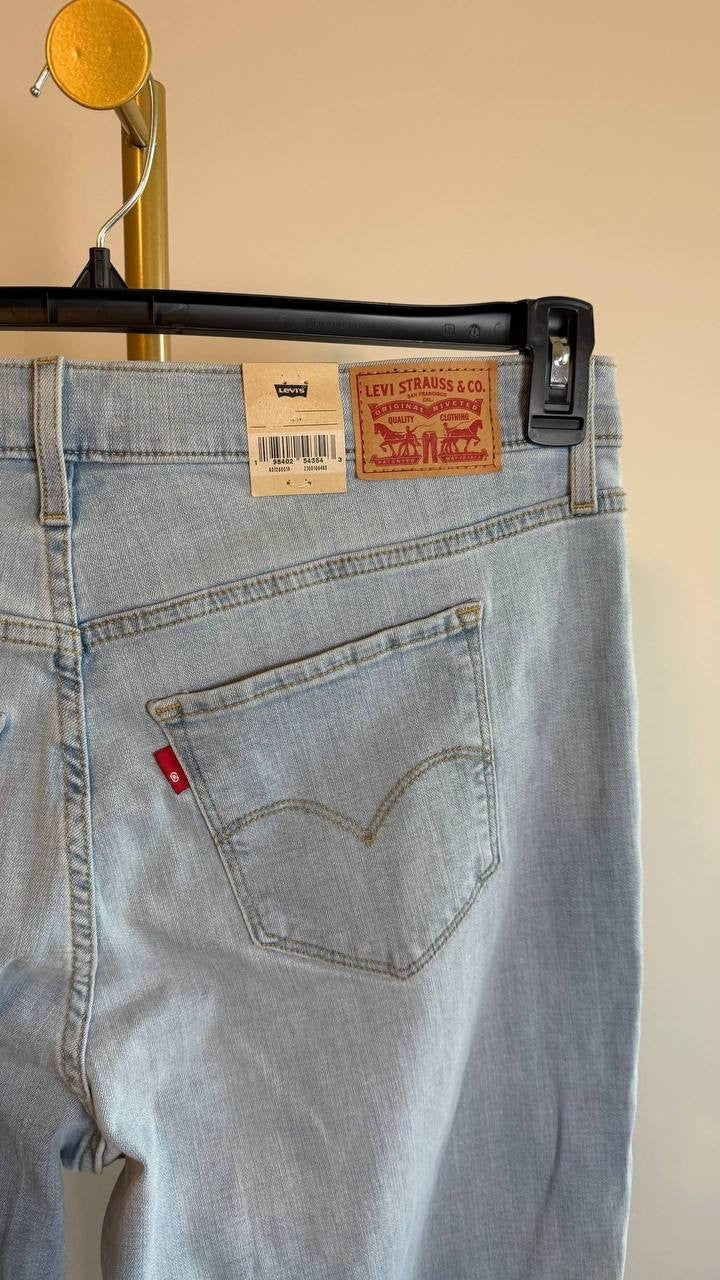 Levi’s Women’s 311 Shaping Skinny Capri Jeans Blue Light Wash Size 16W NWT $59.5