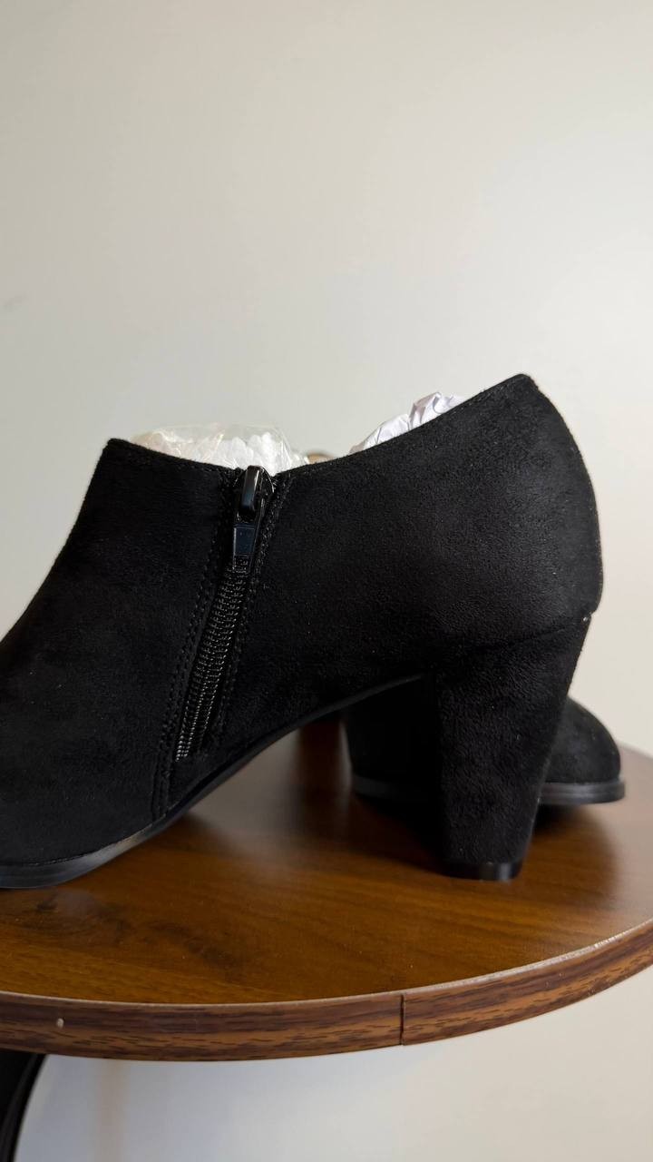 Journee Sanzi Booties 8.5 Black Faux Suede Zip‑Up Round Toe NIB msrp$48.49