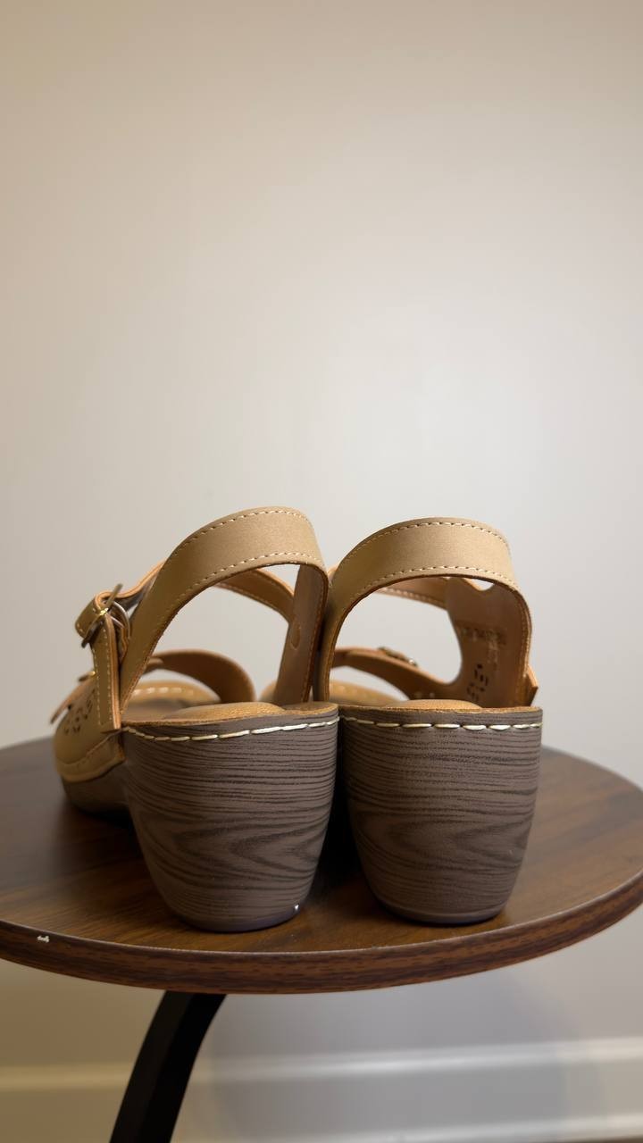 Patrizia  Shantay  Sandals  Tan  Synthetic  9.5‑10  New  With  Box  $70