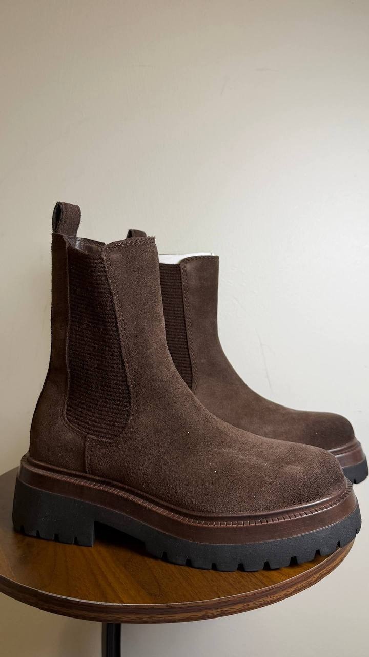 Steve Madden Brown Suede Chelsea Booties 9M New in Box Comfort Casual Style