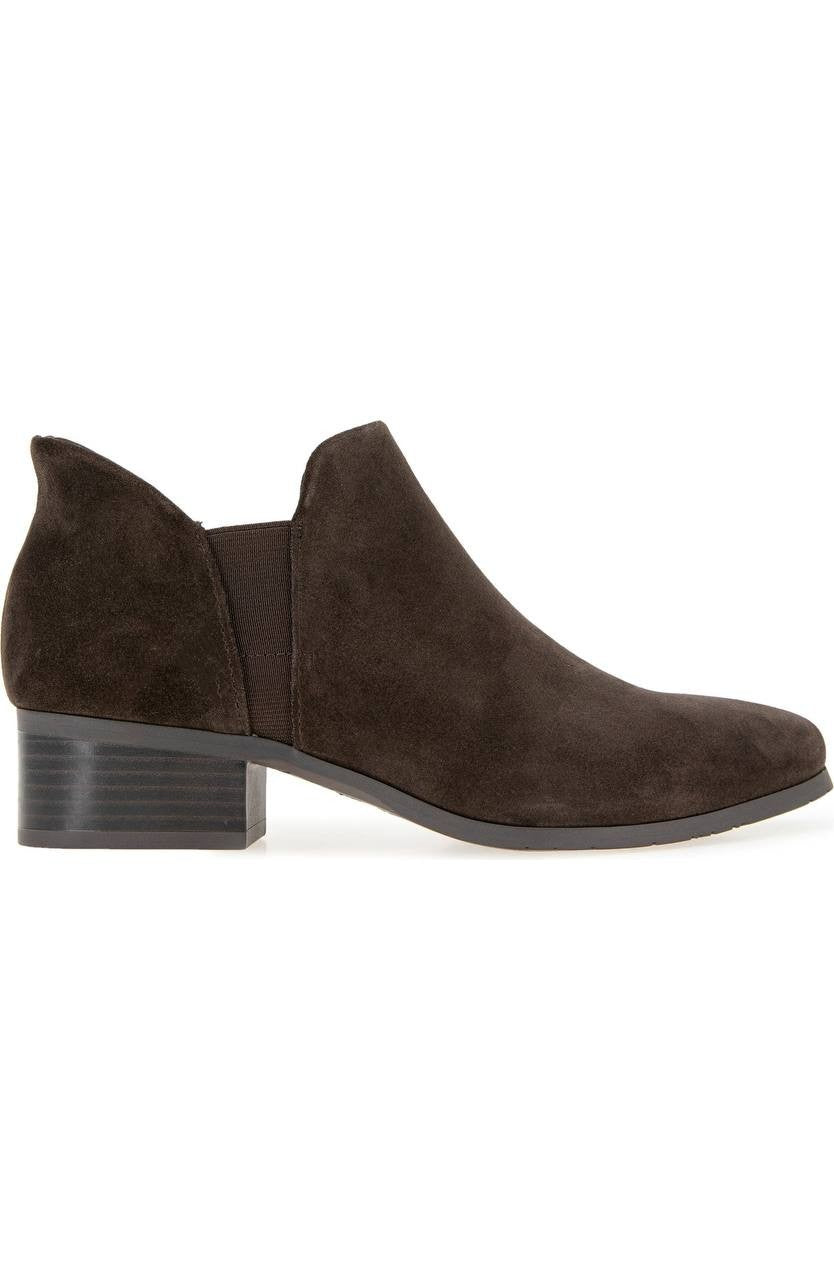 Kenneth Cole Reaction Serafina Booties 8M Chocolate Suede Pull‑On NIB msrp$99