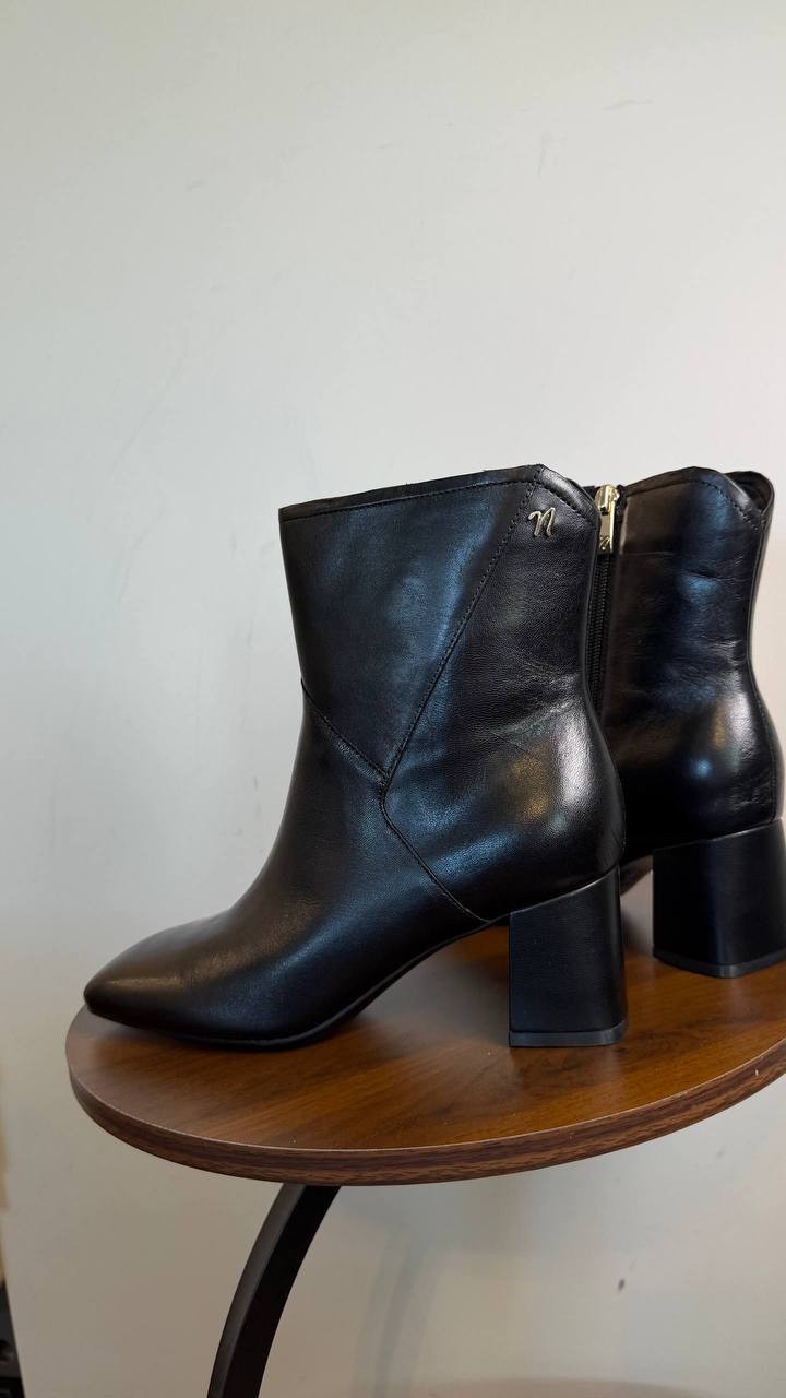 Naturalizer Christine Dress Bootie Black 8M Leather Square Toe $190 NWB