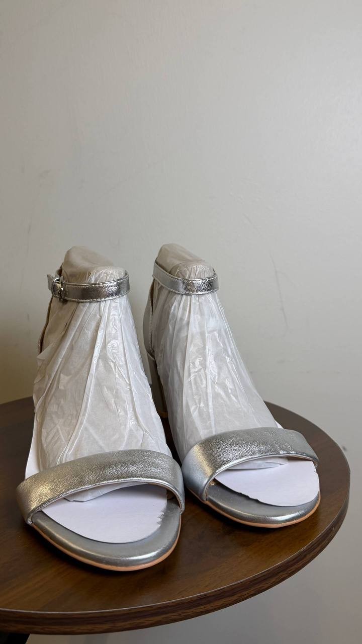 Naturalizer Women’s Vera Dress Sandal Silver 8.5M Leather MSRP $135 NWB