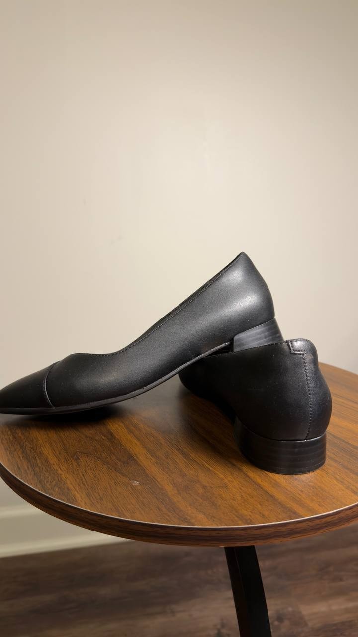 Clarks  Flats  Black  6W  New  $95