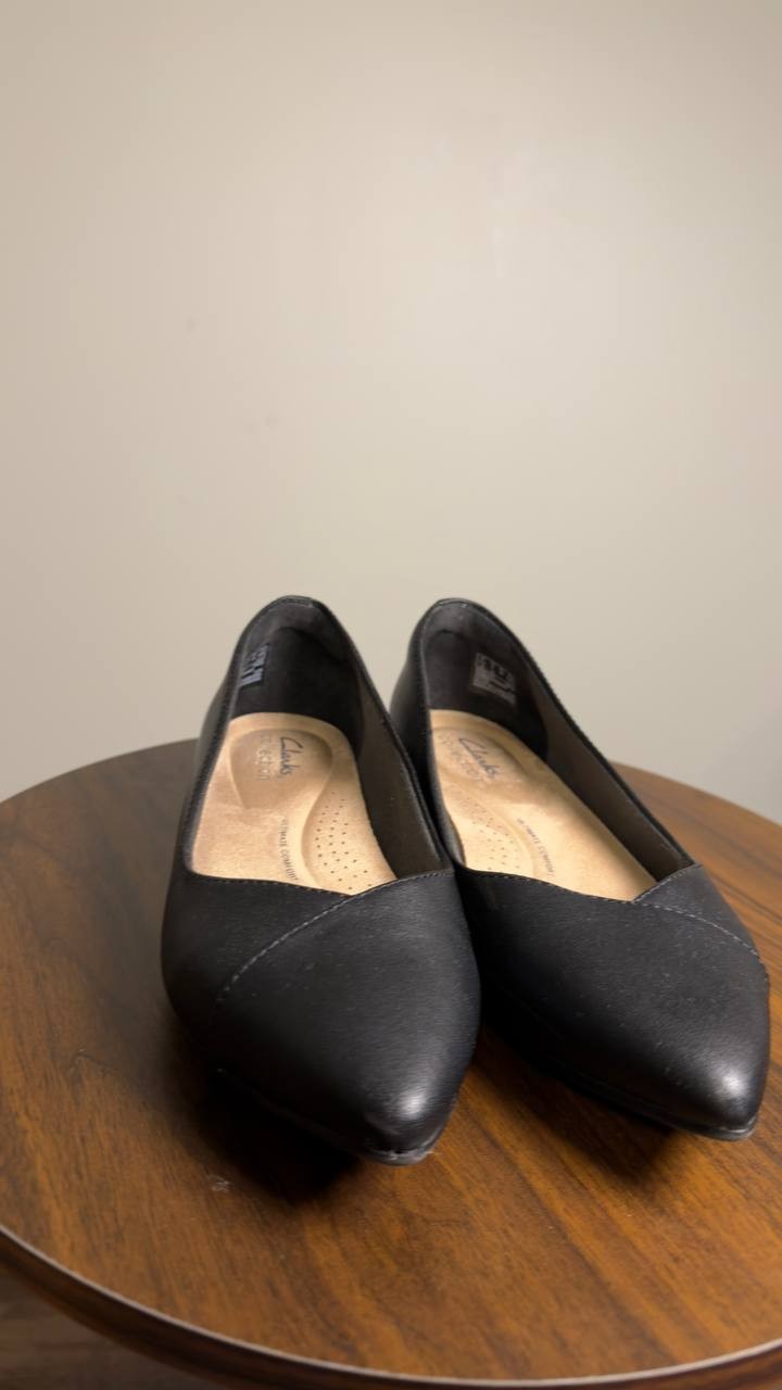 Clarks  Flats  Black  6W  New  $95