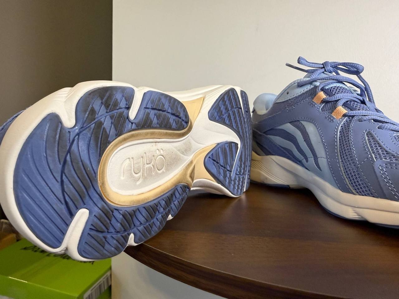 Ryka Skylift Trainers –Size 9.5W – Leather/Manmade –New in Box (Sight Sole Dirt)