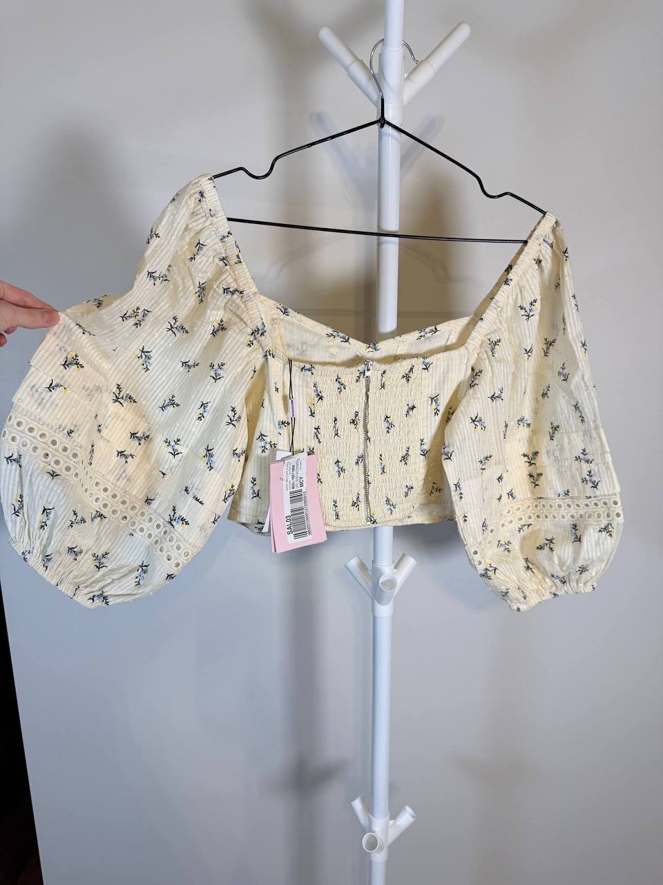 Avec Les Filles Off‑Shoulder Floral Blouse – Size S – NWT