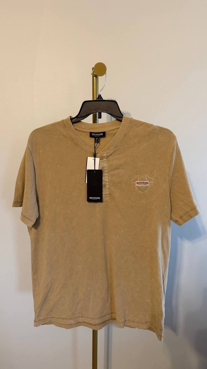 True Religion Men’s Mineral Patch Henley Tee Scuffed Beige M $79 NWT