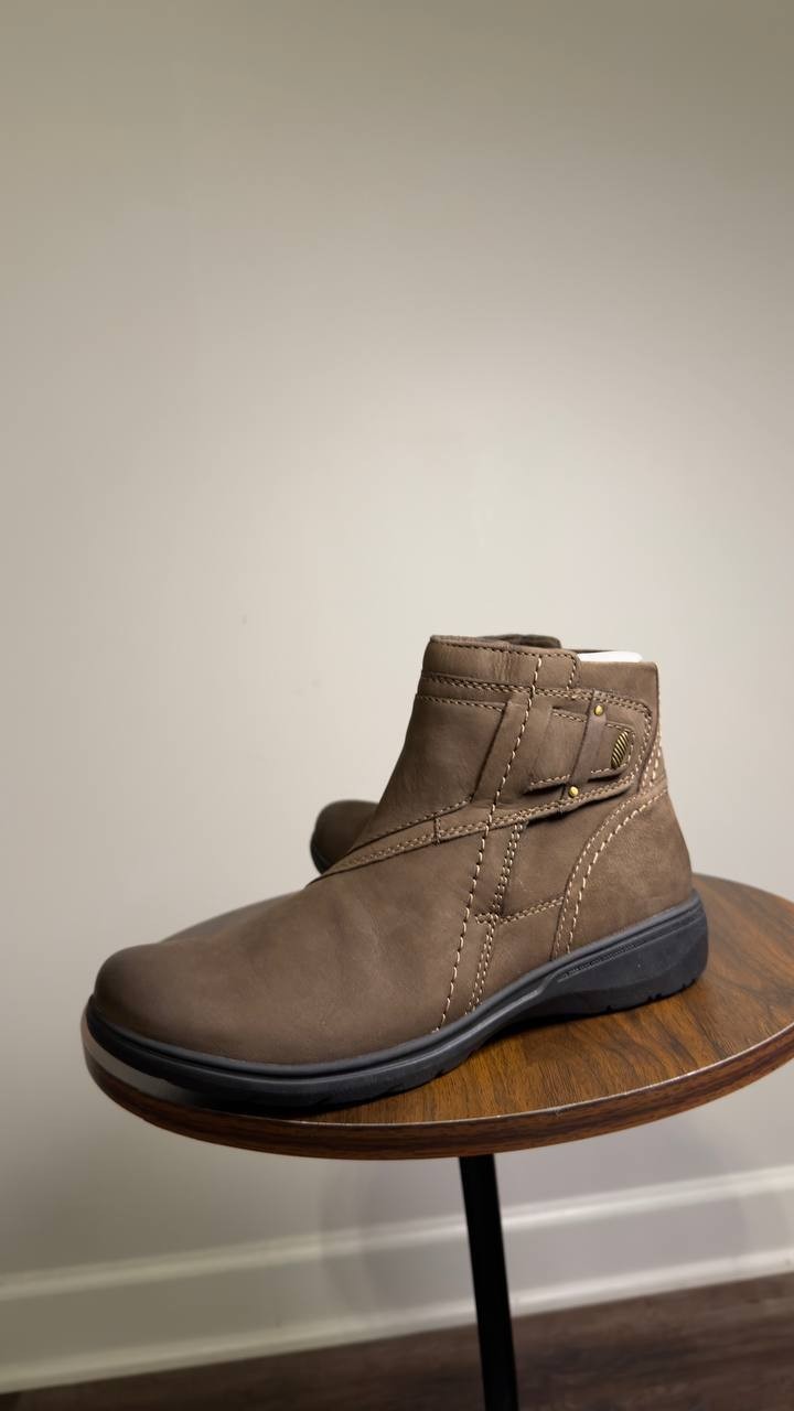 Clarks  Carleigh  Style  Boots  Brown  Nubuck  7.5M  New  $130