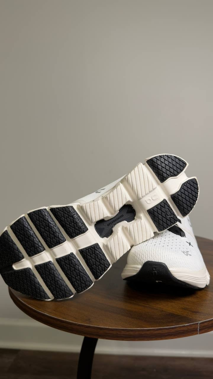 On  Cloud  X  4  Sneakers  Black/White  6.5W  New  $160
