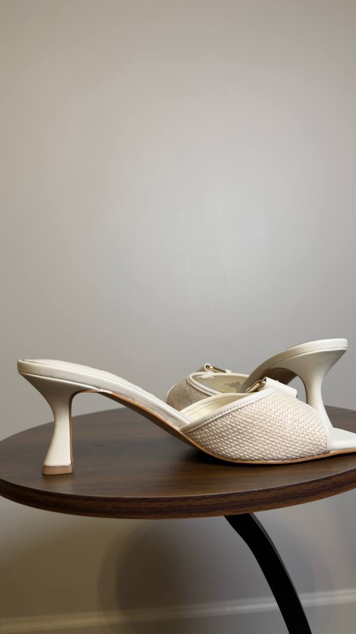 Guess  Dress Sandals  Ivory  8M  New  $99