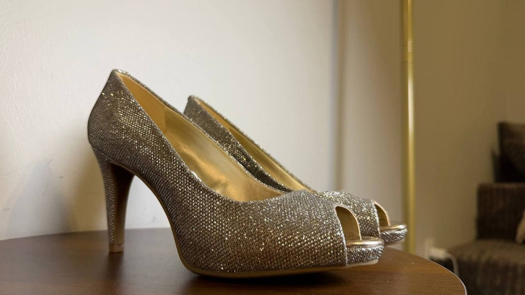 Bandolino Rainaa Peep Toe Pumps Gold Glitter 6M Women’s Heels NWB MSRP $89