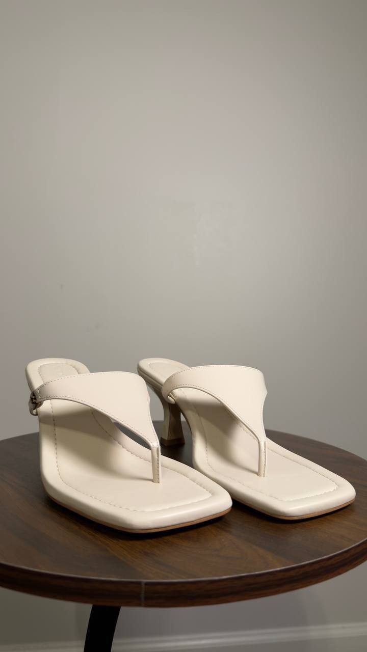 Coach  Heritage   Sandals  Chalk  Leather  8 B  New  in  Box  $175