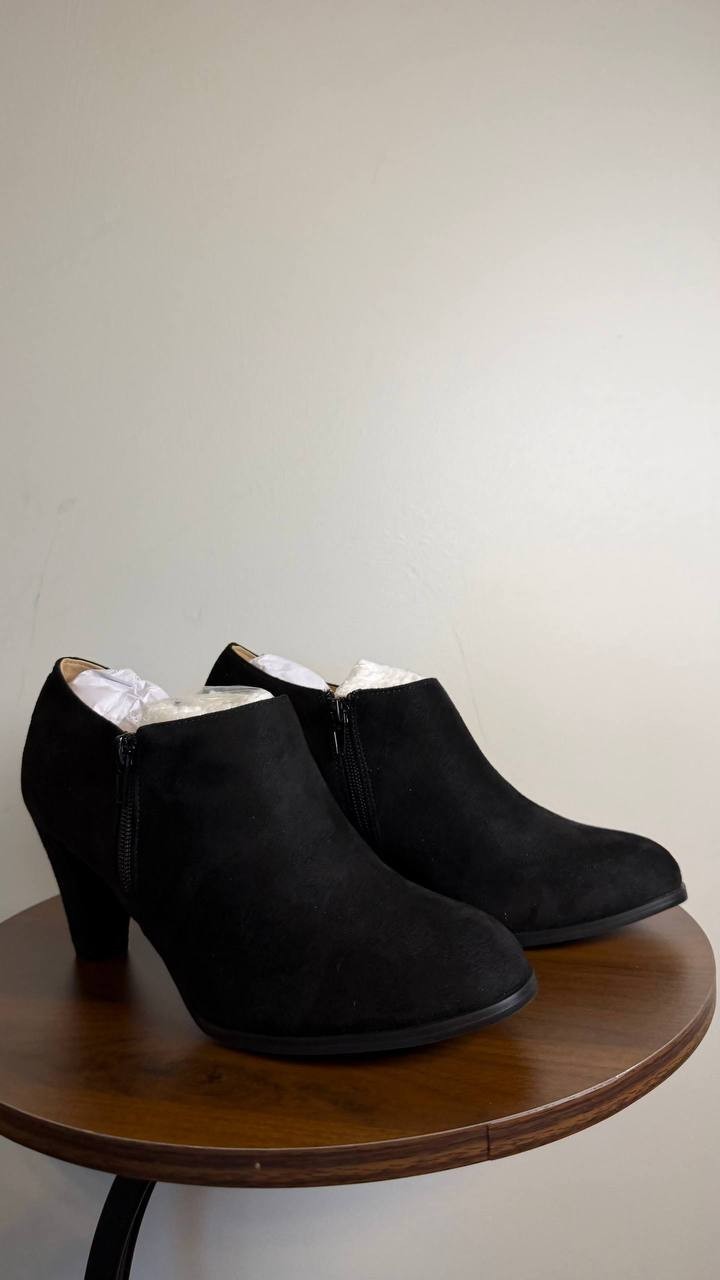 Journee Sanzi Booties 8.5 Black Faux Suede Zip‑Up Round Toe NIB msrp$48.49