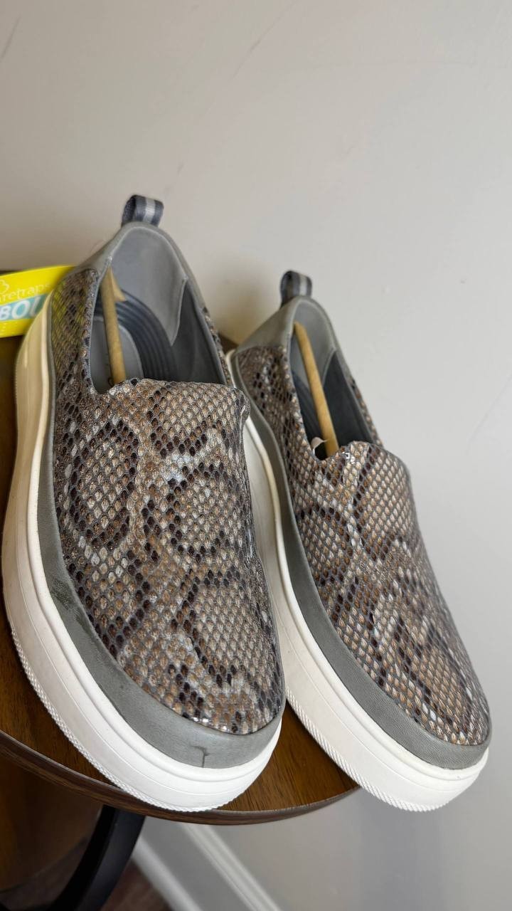 Baretraps Nevin Sneakers 8M Slate Snake Synthetic Slip‑On Comfort NIB msrp$75