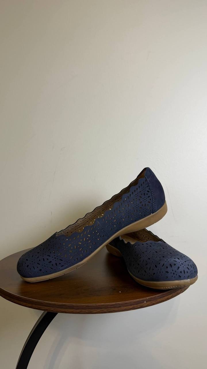 Earth Flats 9.5M Dark Blue Leather Comfort Shoes New in Box