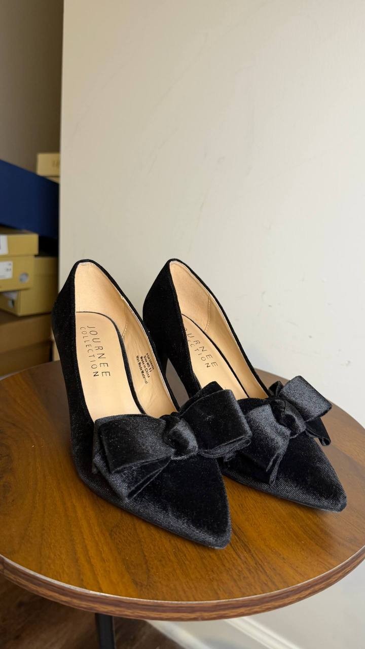 Journee Collection Black Velvet Dress Pumps 5.5W New w/o Box MSRP $108