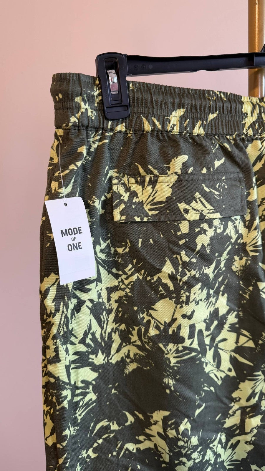 Mode of One Men’s Abstracted Floral Cargo Shorts 9" Regular Fit Green L NWT