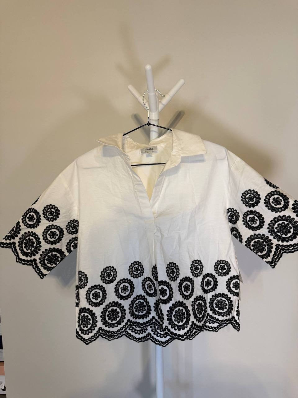 CeCe White Embroidered Blouse – Size XS – NWT – $99